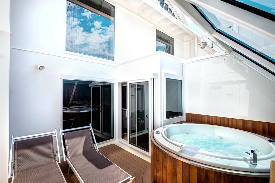MSC Cruises MSC Meraviglia MSC Yacht Club Duplex Suite with Whirlpool - Credits - MSC Rights - Ivan Sarfatti 3.jpg